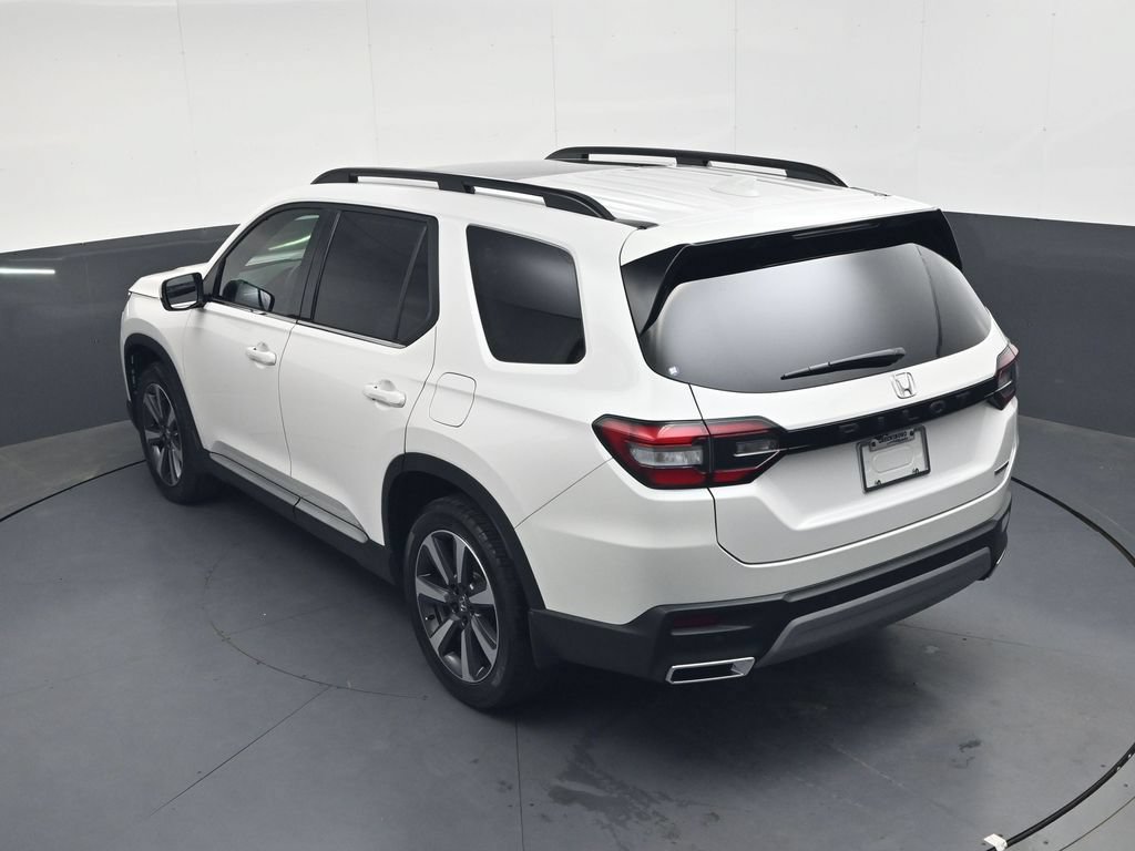 Certified 2025 Honda Pilot Touring image 28
