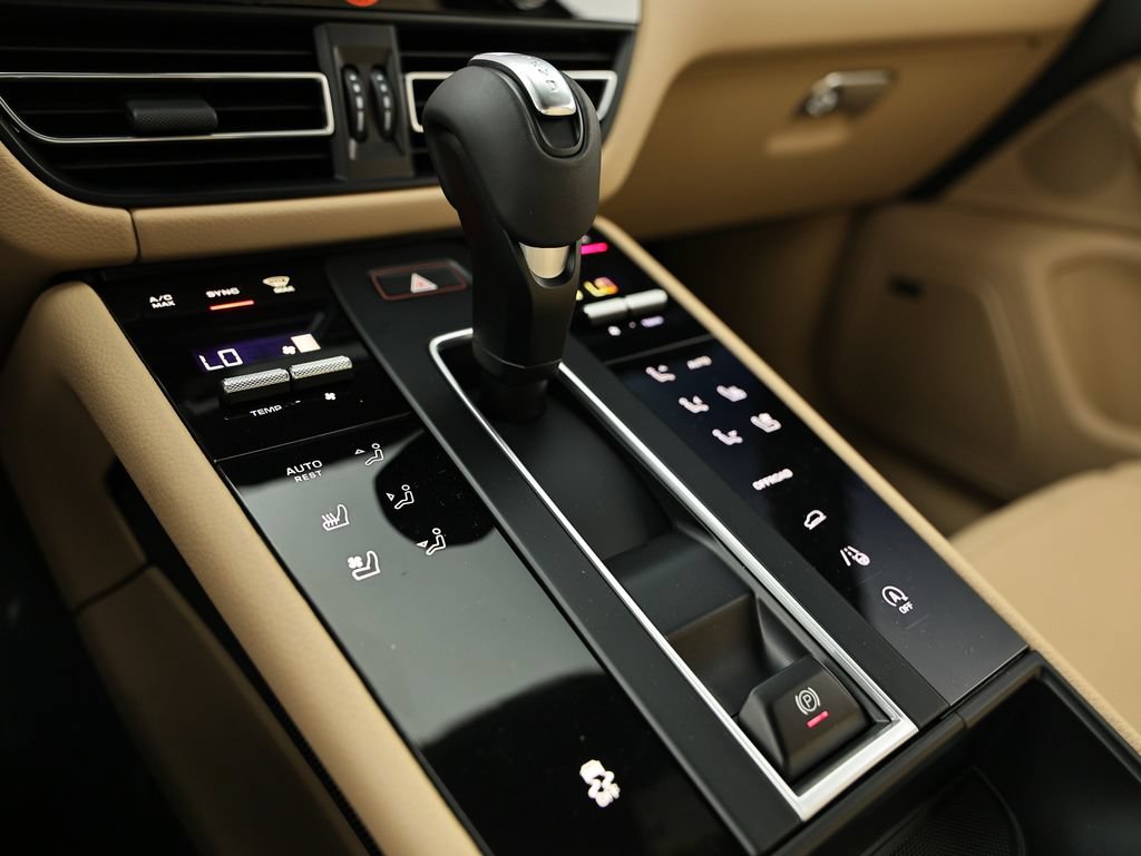 New 2026 Porsche Macan AWD/4WD image 40