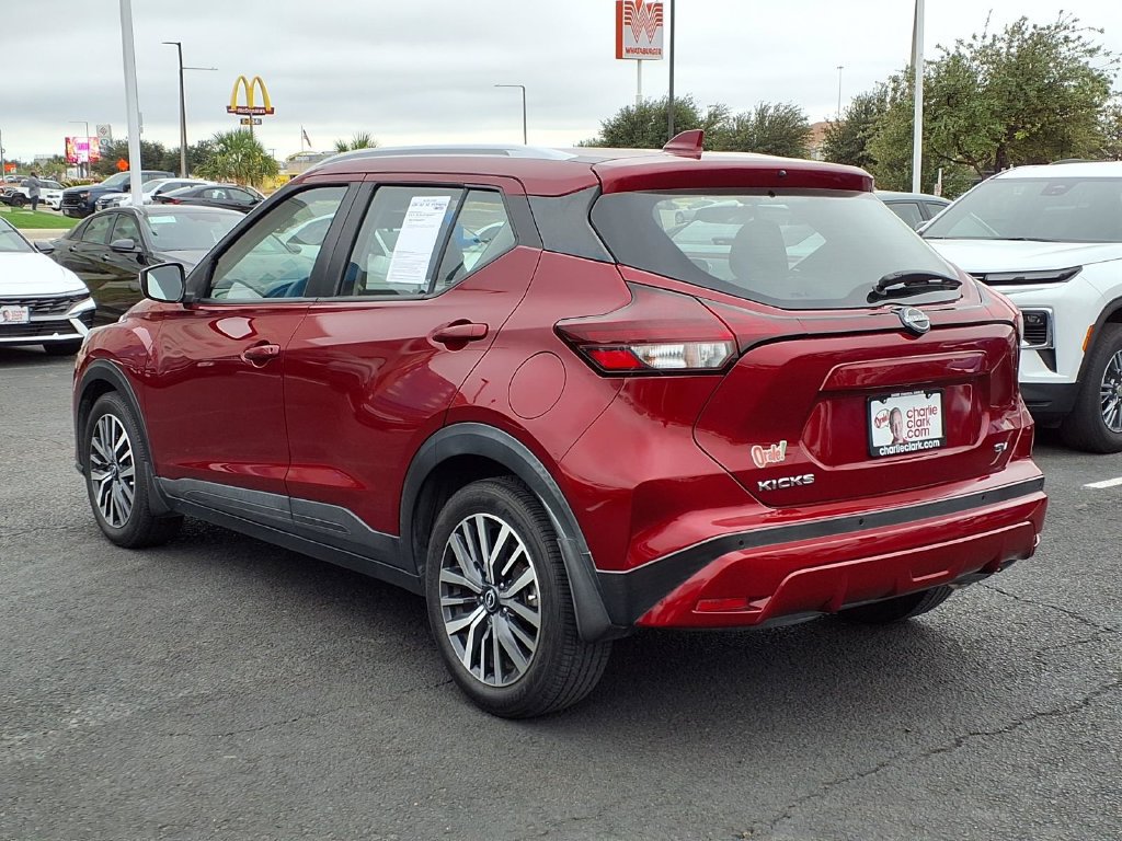Used 2022 Nissan Kicks SV FWD image 3
