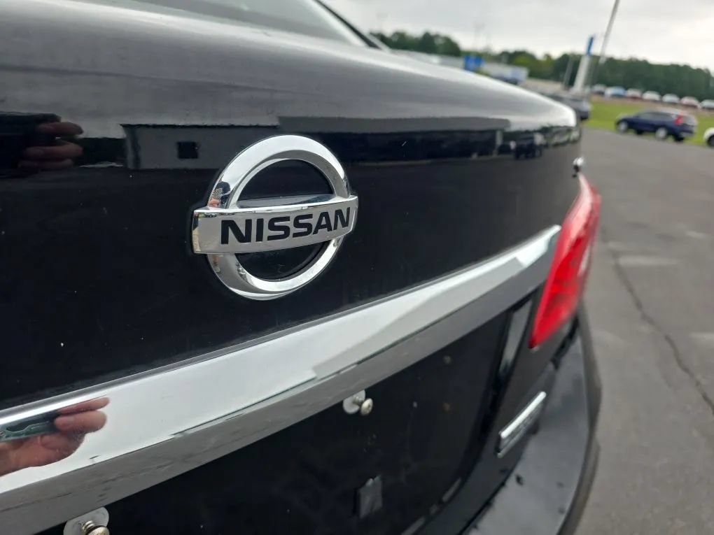 Used 2019 Nissan Sentra SV w/ Special Edition Package FWD image 10