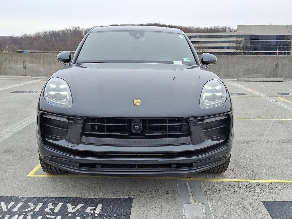 Used 2025 Porsche Macan image 6