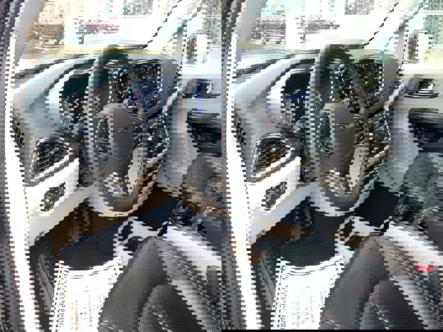 Used 2022 Chrysler Pacifica Touring-L image 17