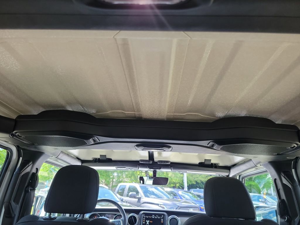 Used 2018 Jeep Wrangler Unlimited Sahara AWD/4WD image 32
