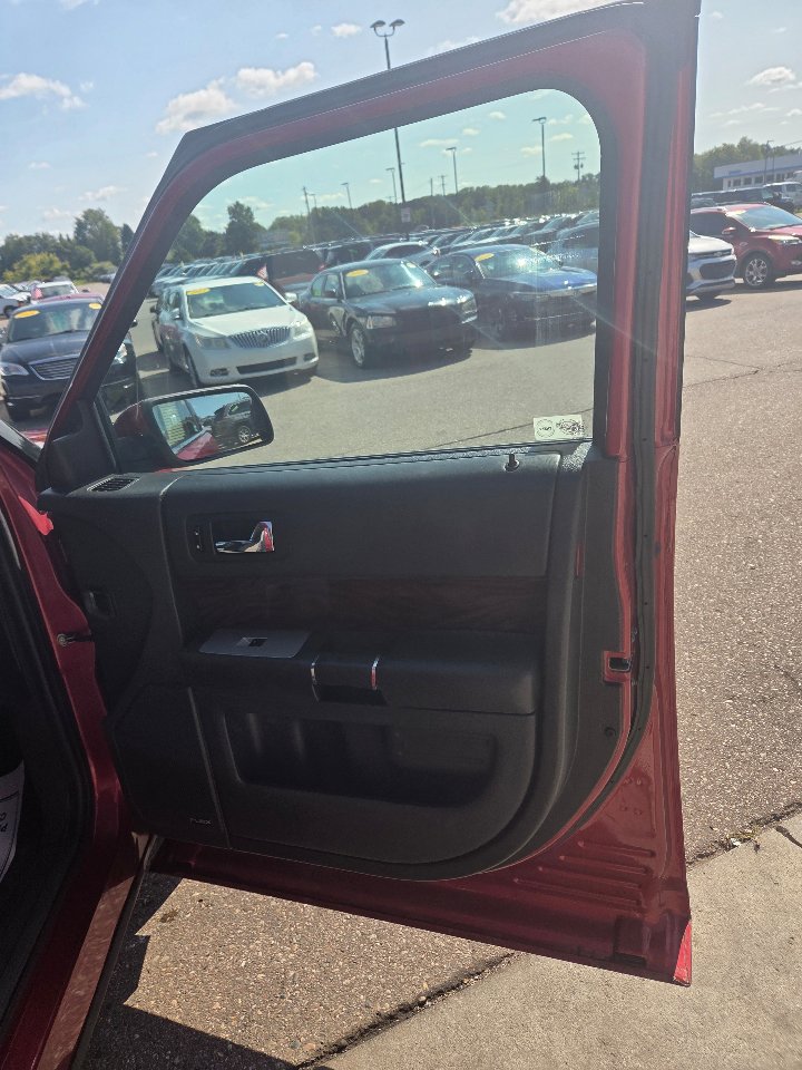 Used 2009 Ford Flex SEL image 16