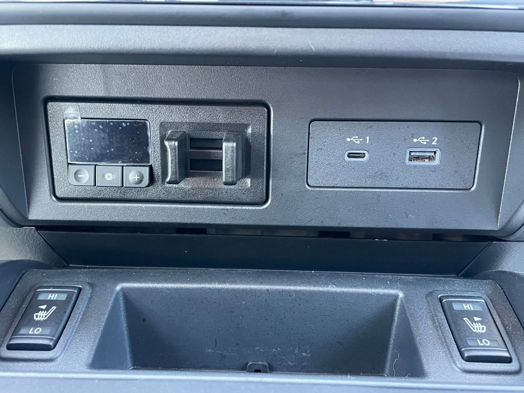 Used 2024 Nissan Titan SV w/ SV Convenience Package image 38