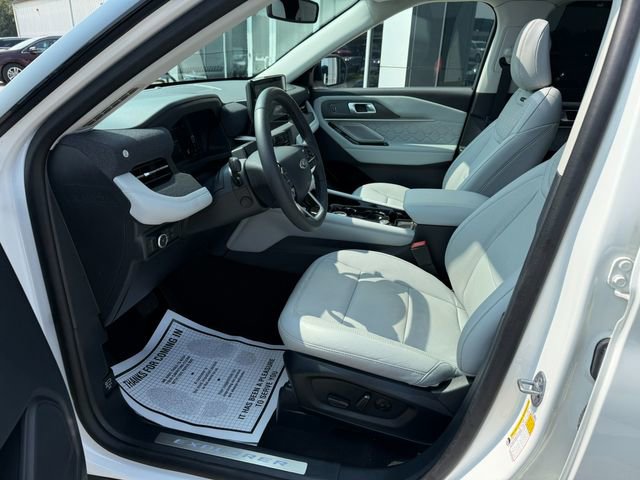 Used 2025 Ford Explorer Platinum w/ Ultimate Package image 16