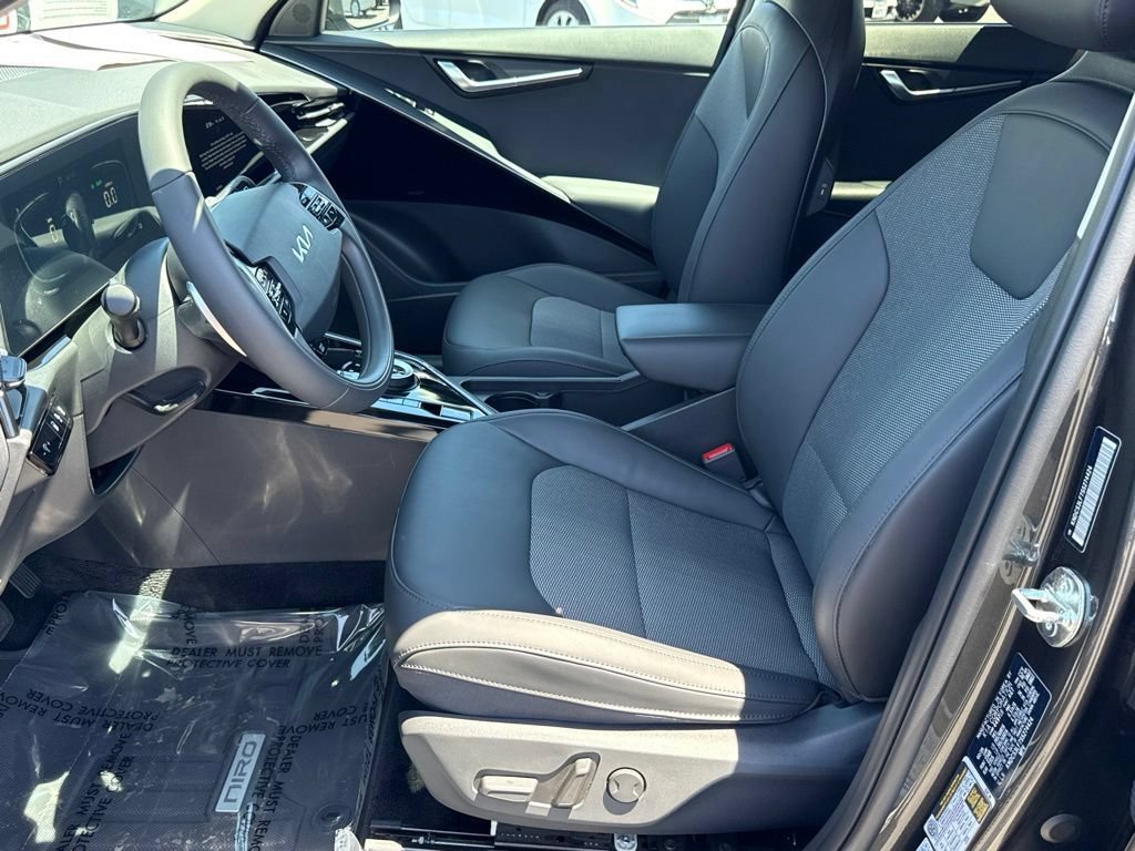Used 2025 Kia Niro EX FWD image 18