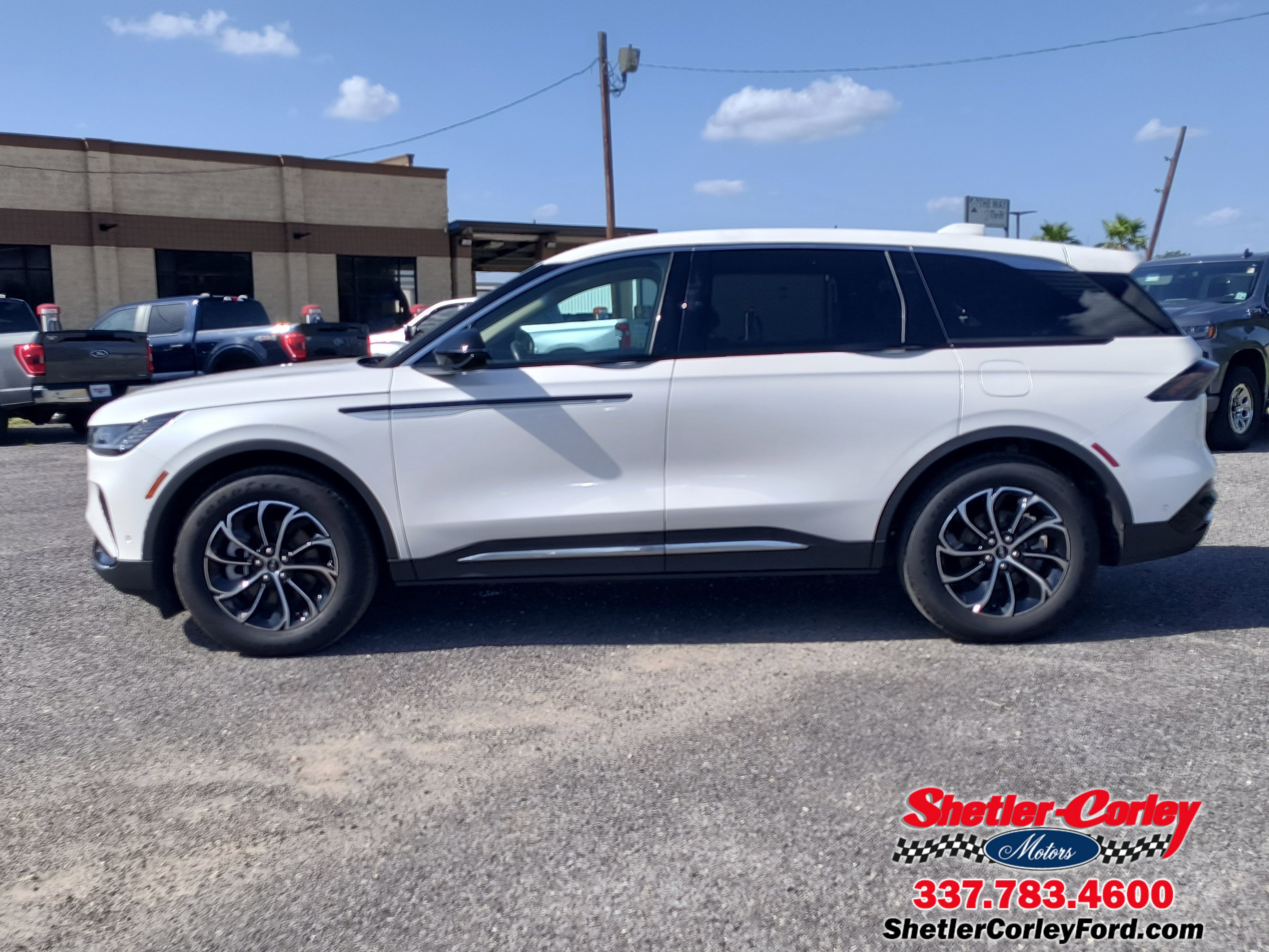 Used 2024 Lincoln Nautilus Premier w/ Equipment Group 102A image 3