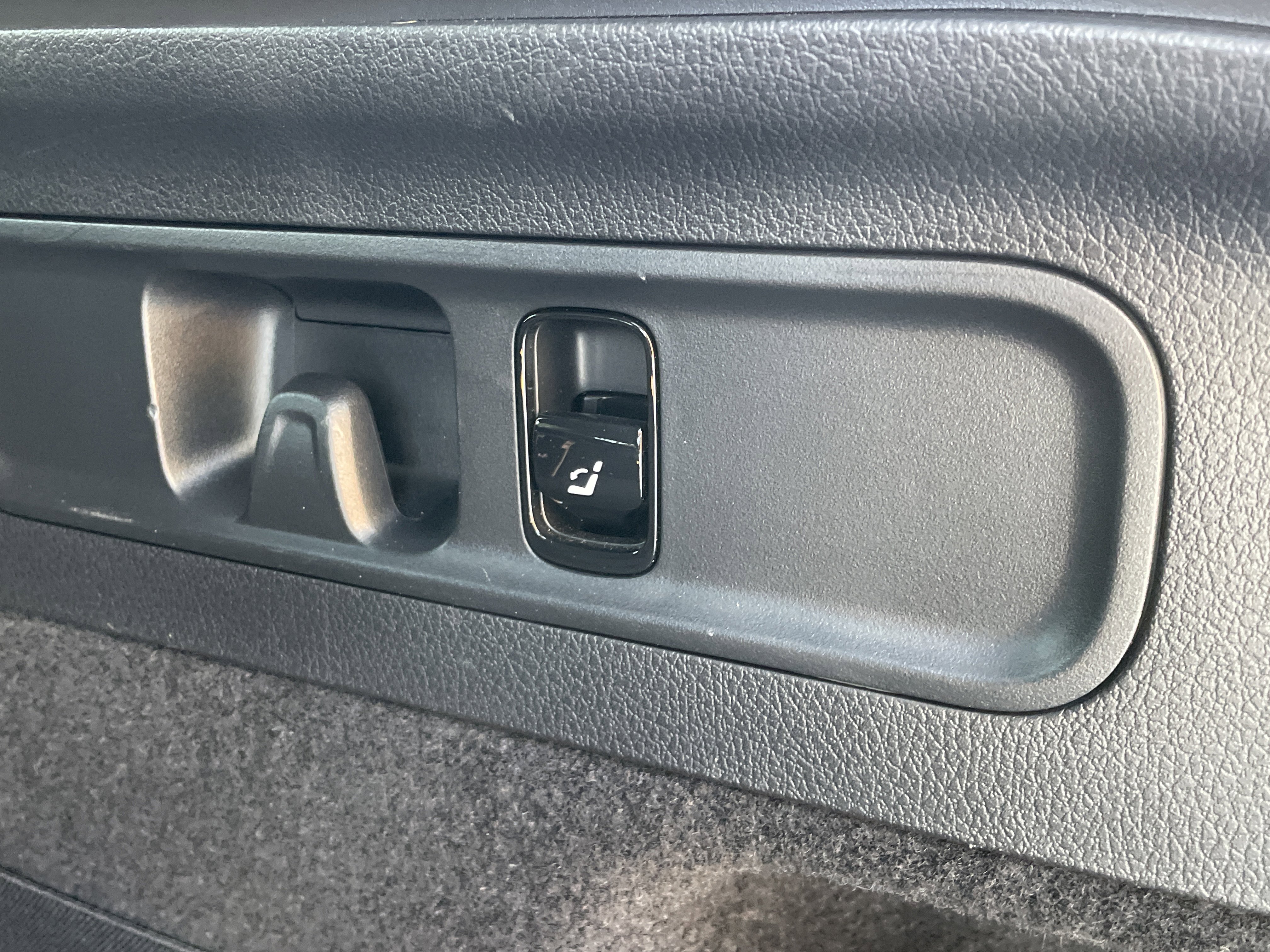 Used 2024 Mercedes-Benz GLC 300 4MATIC image 12