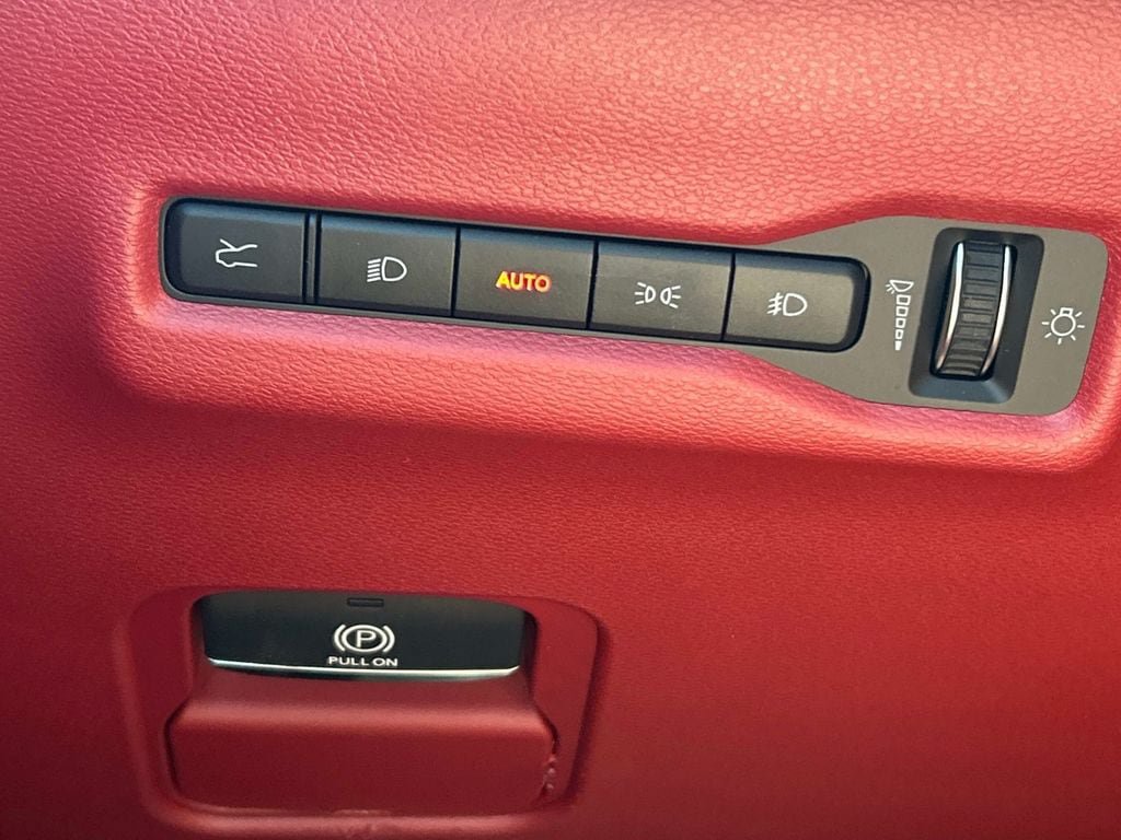 Used 2025 Jeep Wagoneer S Limited AWD/4WD image 24