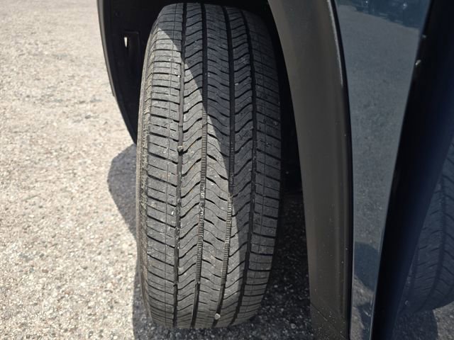 Used 2025 Chevrolet Traverse LT w/ LPO, Floor Liner Package FWD image 30