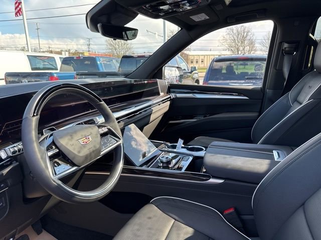 Certified 2026 Cadillac Escalade Luxury w/ LPO, Radiant Package image 9