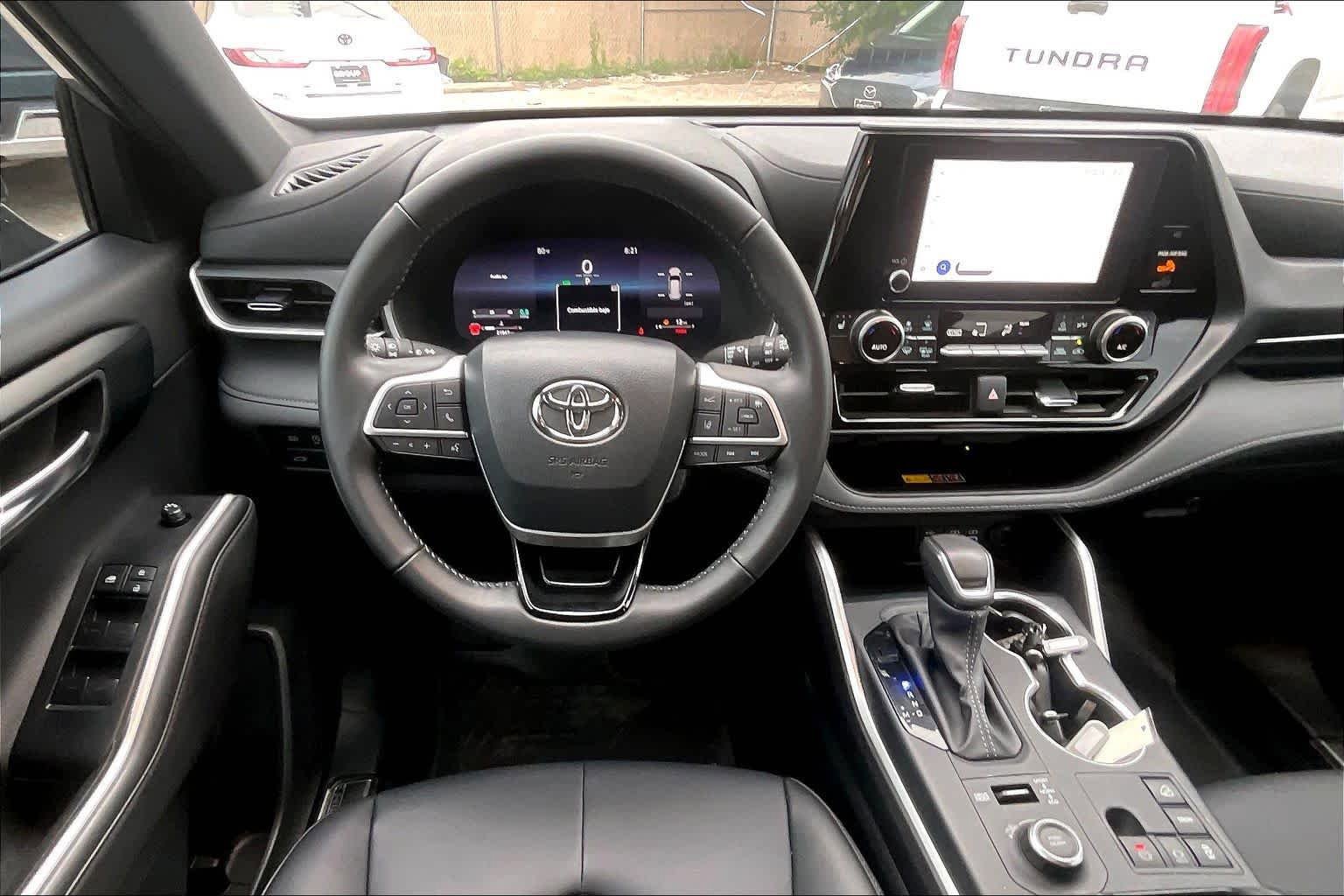 Used 2025 Toyota Highlander XSE AWD/4WD image 6