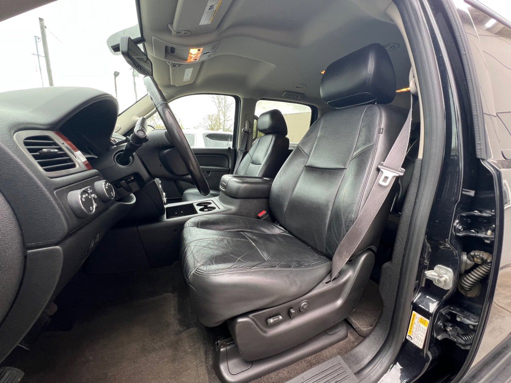 Used 2012 GMC Yukon XL SLT w/ SLT-2 Equipment Package AWD/4WD image 11