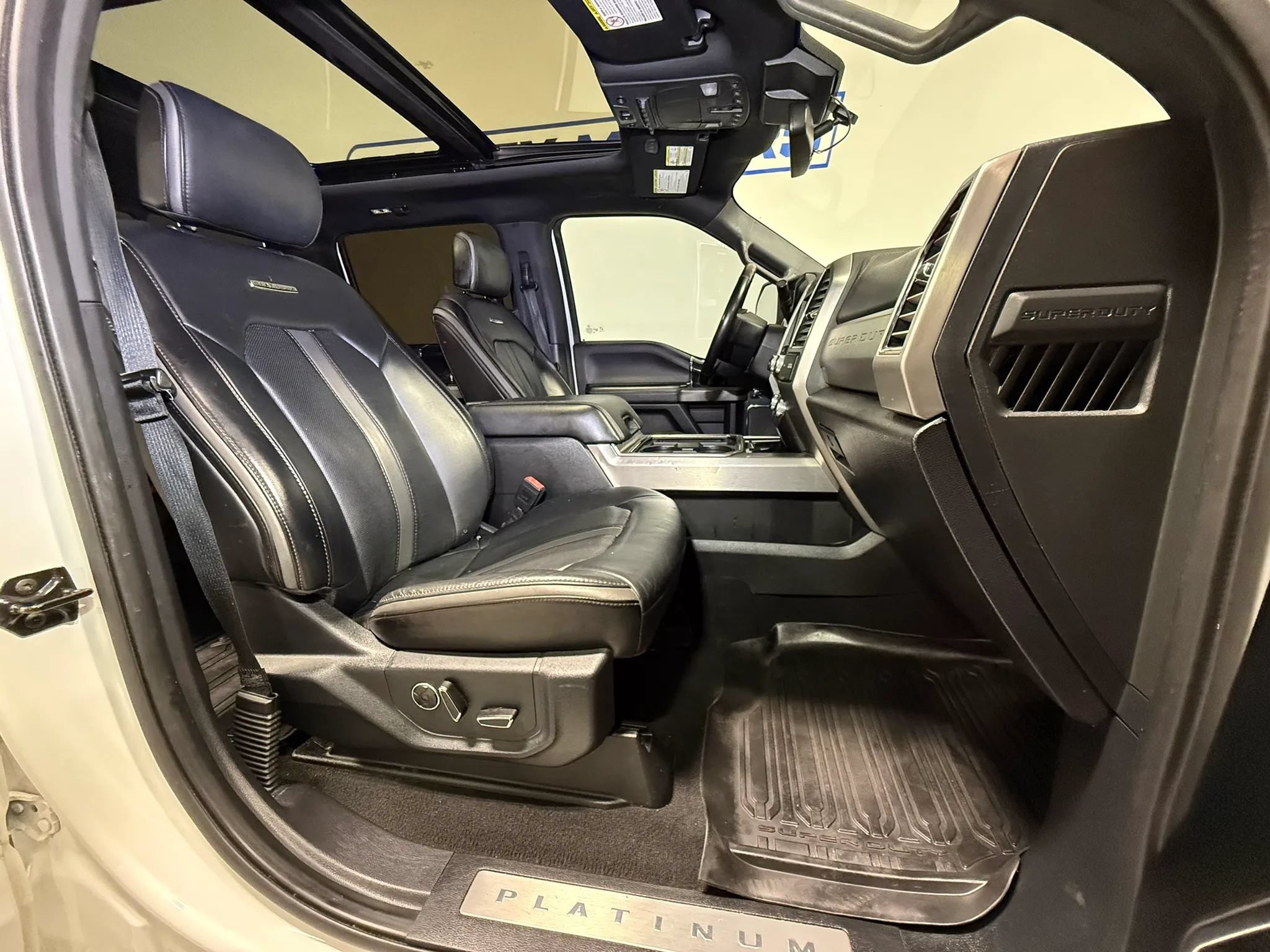 Used 2021 Ford F250 Platinum w/ FX4 Off-Road Package AWD/4WD image 12