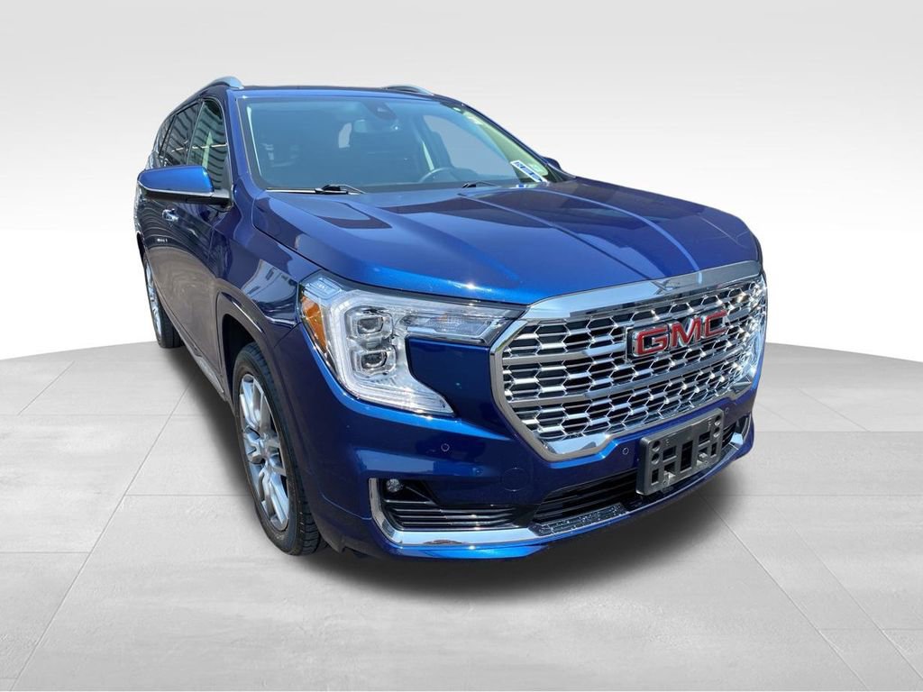 Used 2023 GMC Terrain Denali image 3