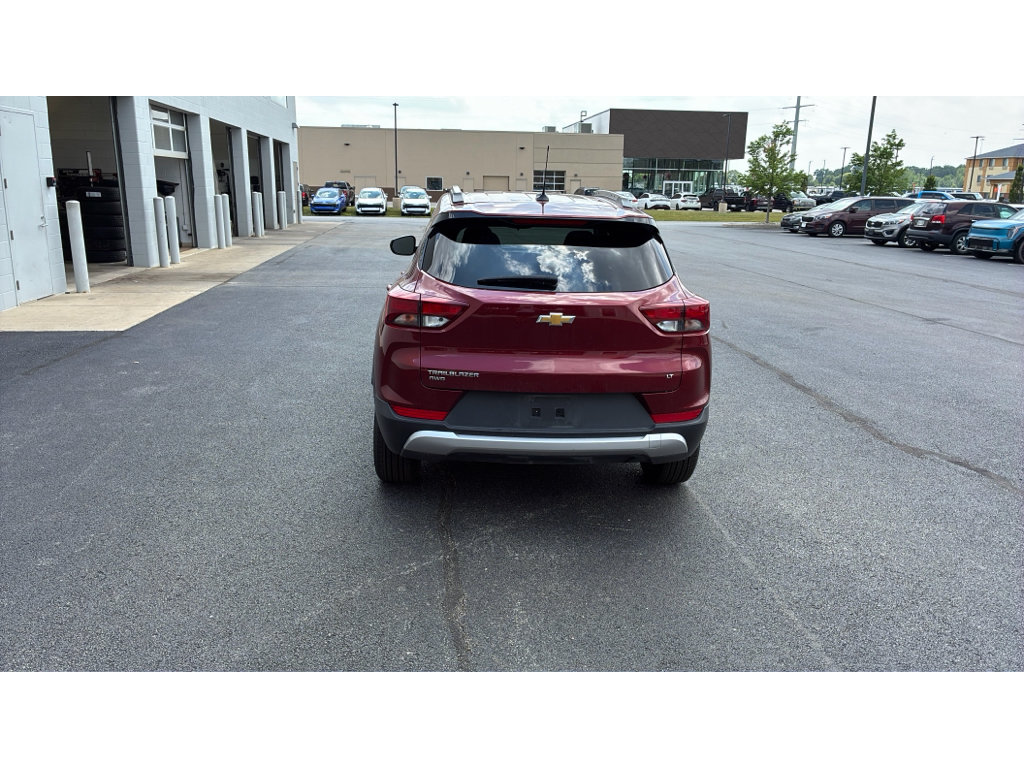 Used 2025 Chevrolet TrailBlazer LT AWD/4WD image 5