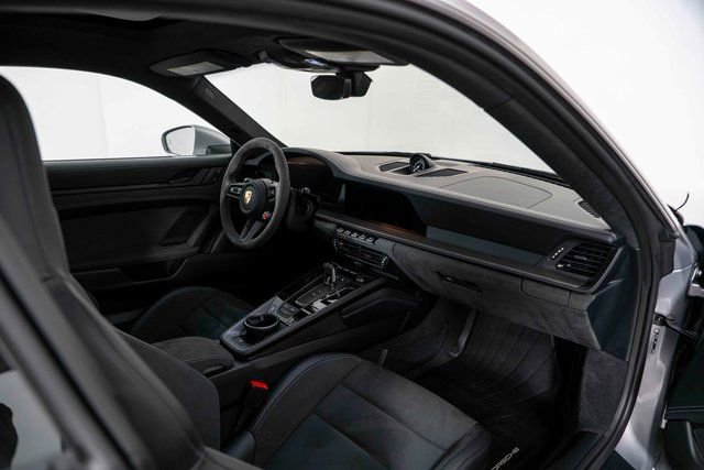 Used 2025 Porsche 911 Carrera GTS image 25