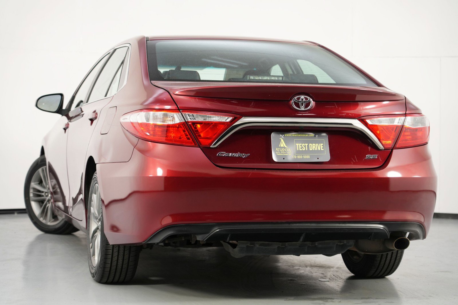 Used 2016 Toyota Camry SE image 5