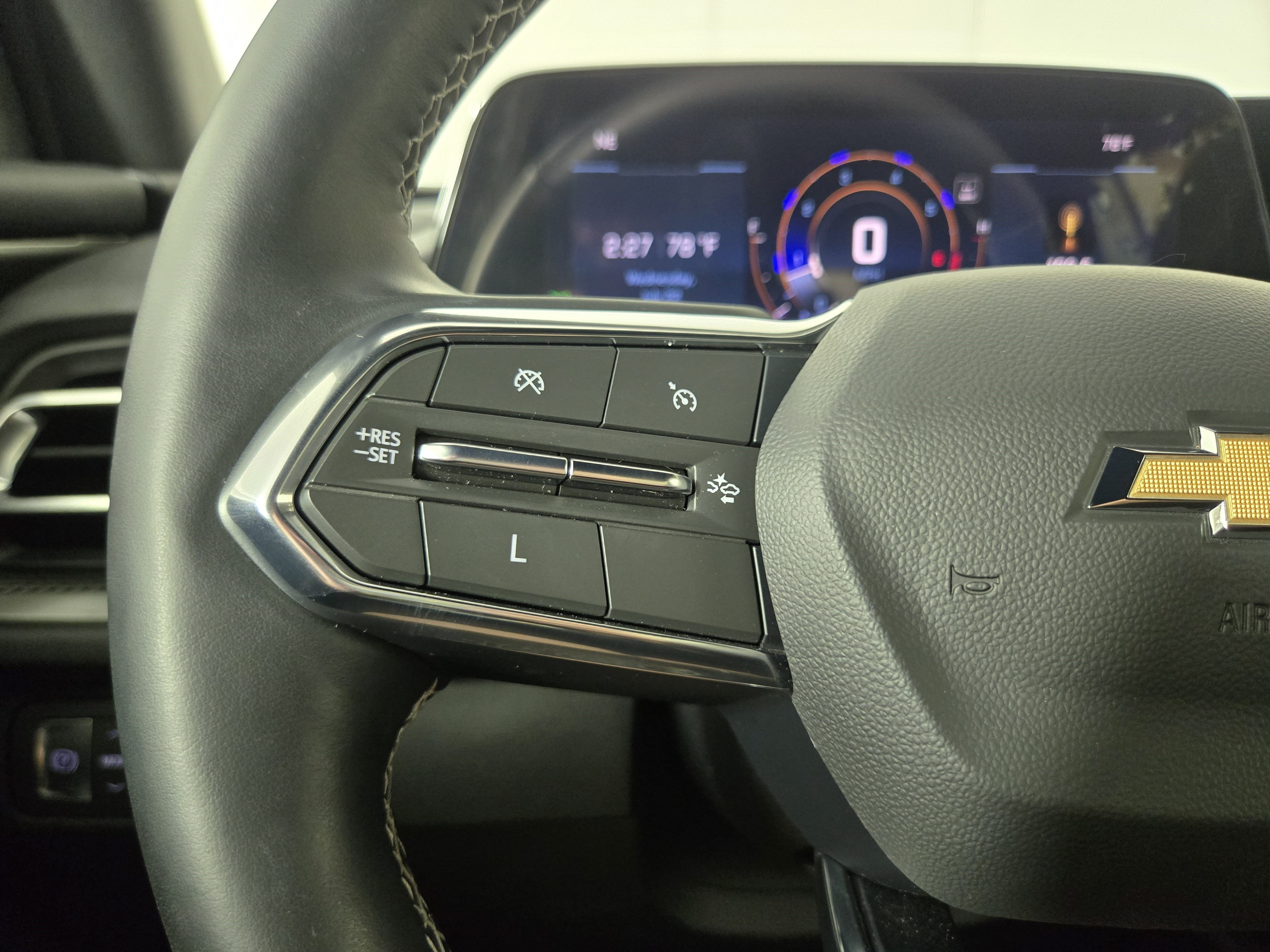 Used 2024 Chevrolet Traverse LS FWD image 16