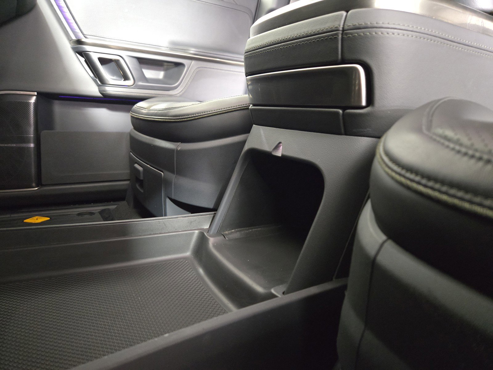 Used 2022 Rivian R1S Launch Edition image 33