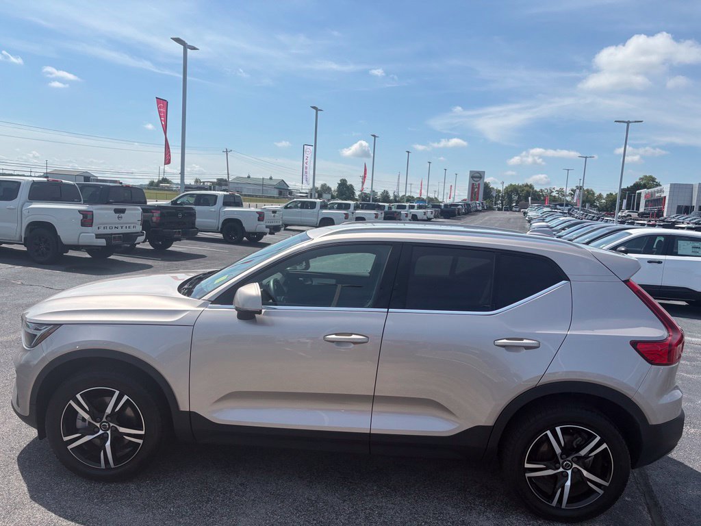 Used 2024 Volvo XC40 B5 Core AWD/4WD image 12
