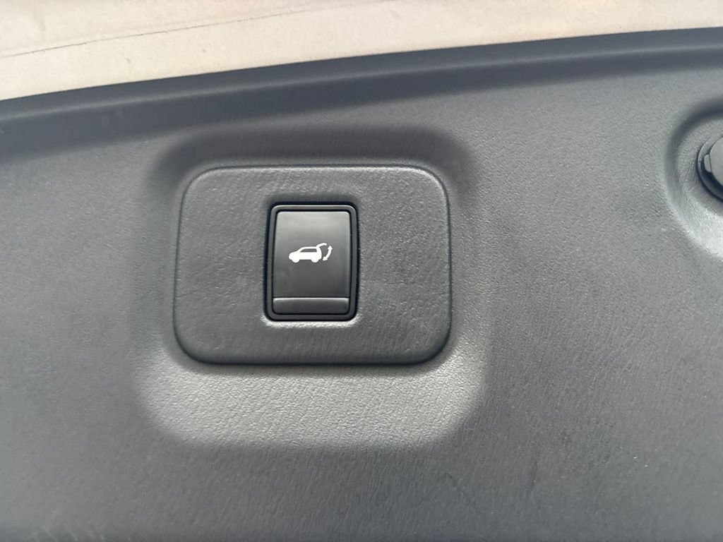Used 2019 Nissan Pathfinder SL AWD/4WD image 11
