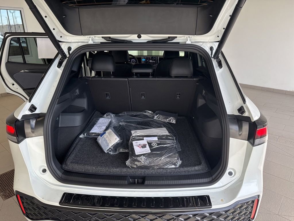 New 2025 Volkswagen Tiguan SE R-Line image 16