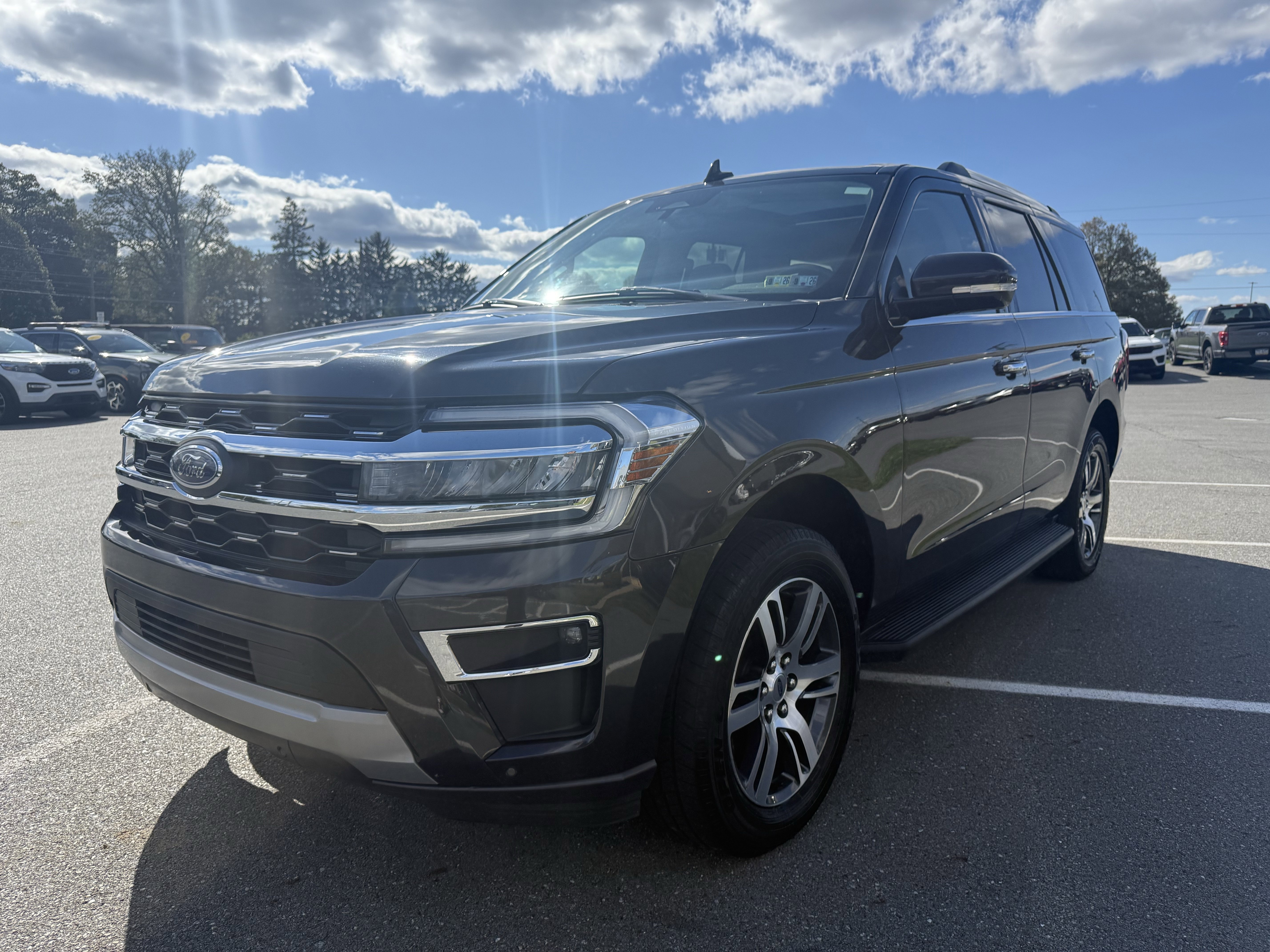 Used 2024 Ford Expedition Limited image 3
