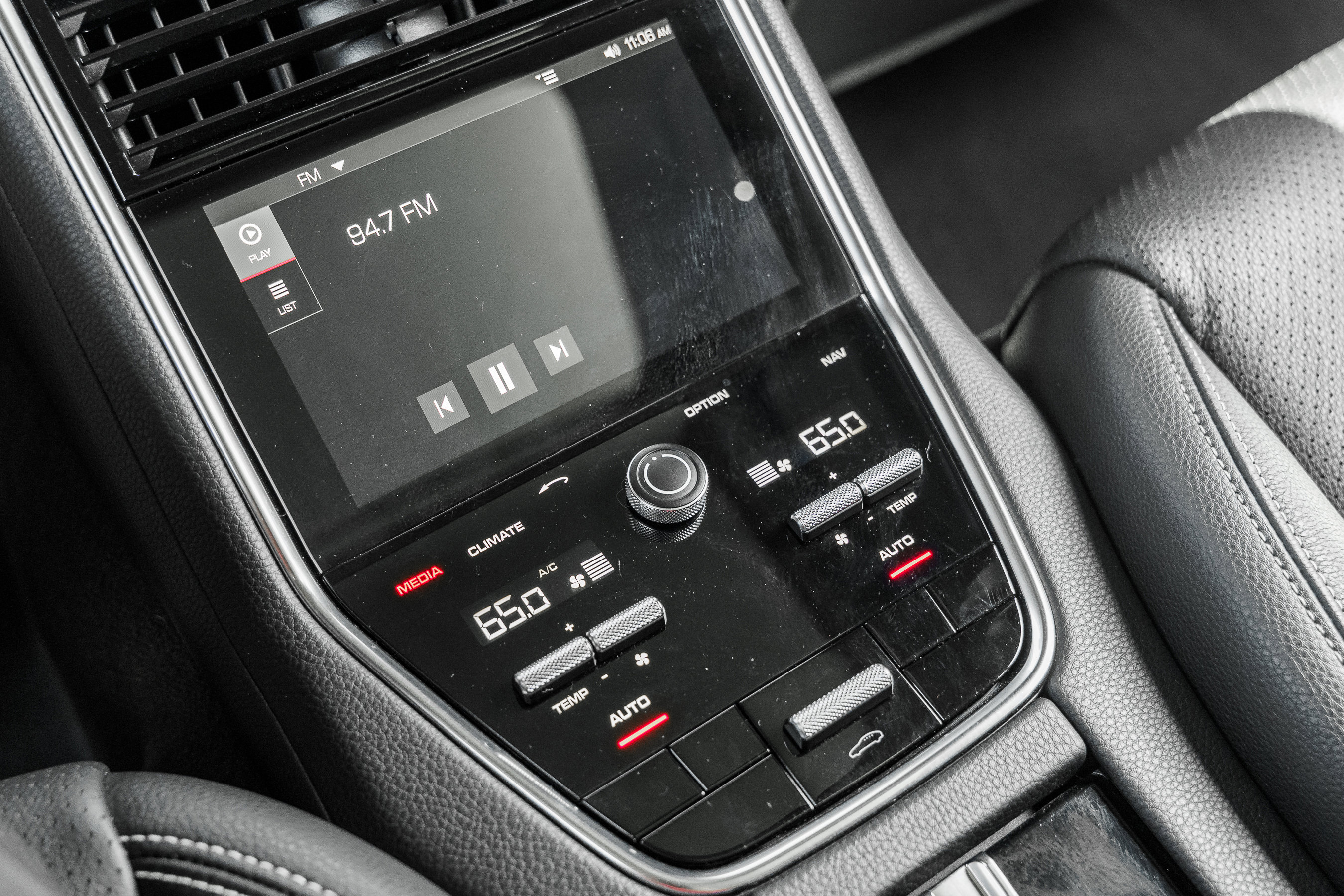 Used 2020 Porsche Panamera 4 image 28