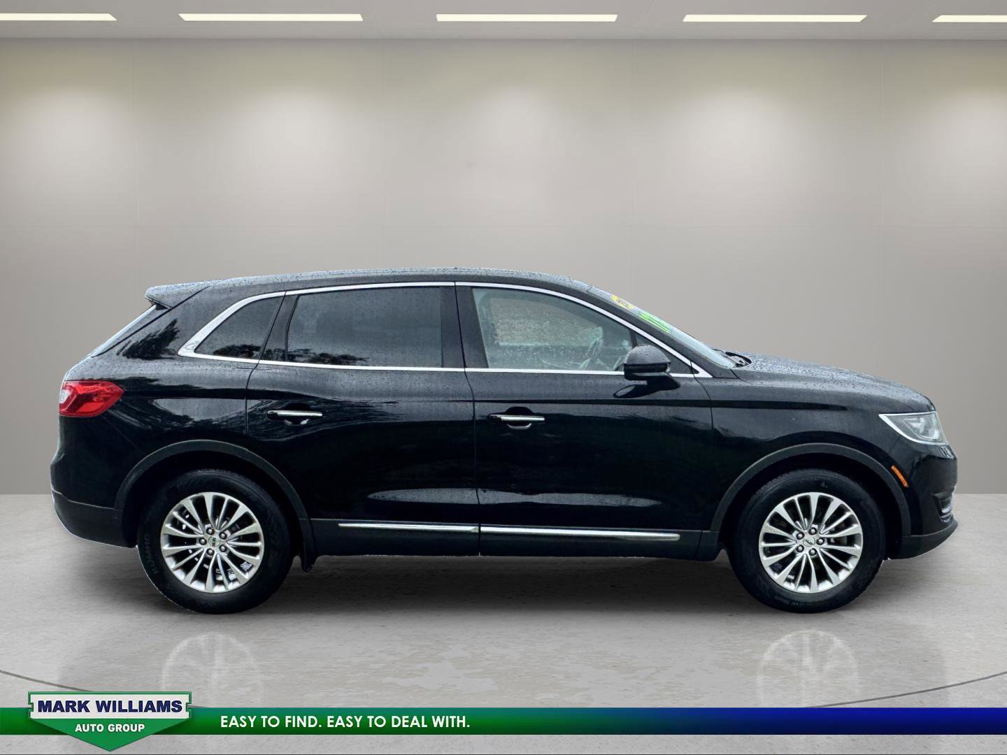 Used 2017 Lincoln MKX Select w/ Select Plus Package AWD/4WD image 2