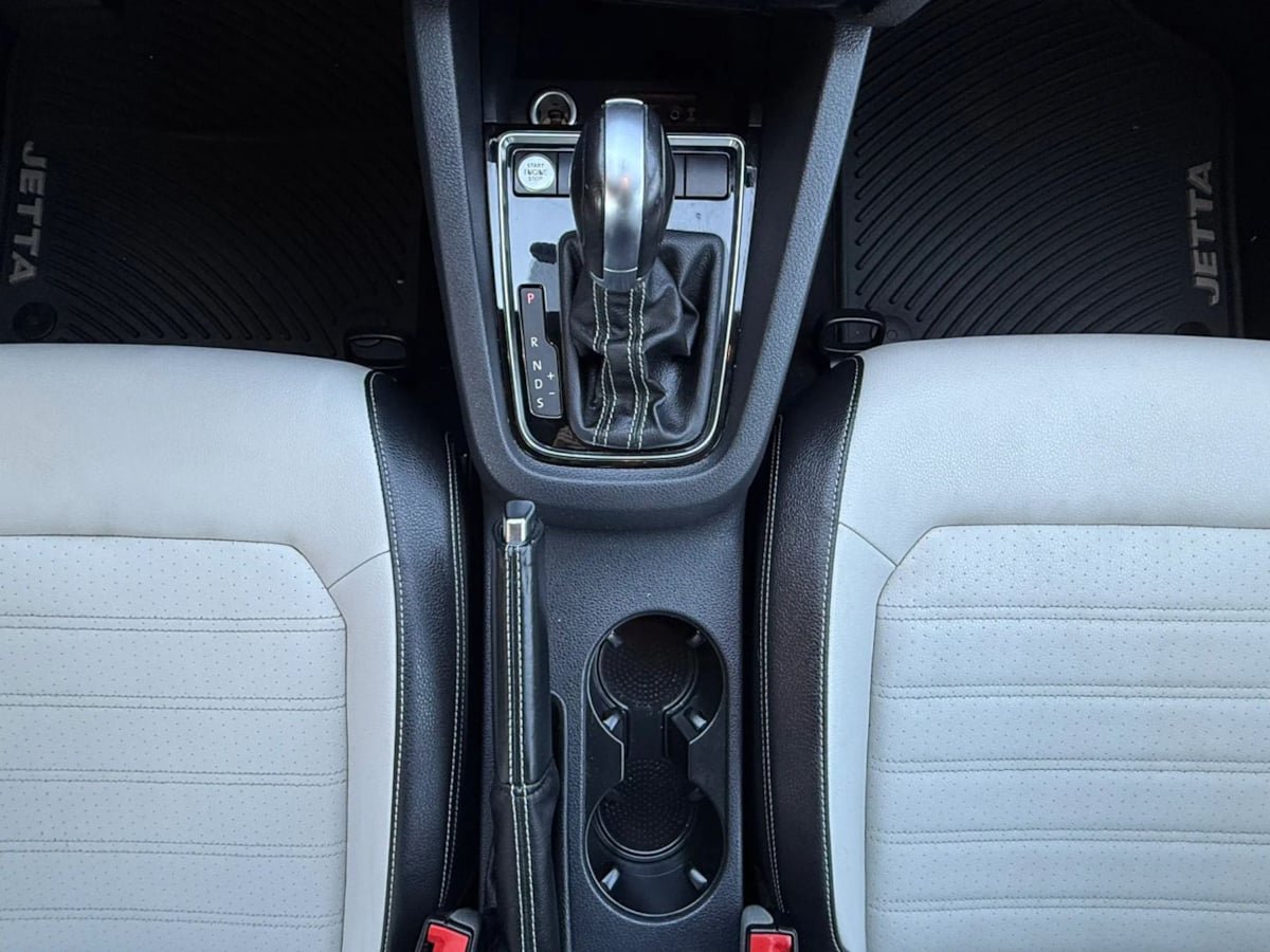 Used 2016 Volkswagen Jetta Sport FWD image 50