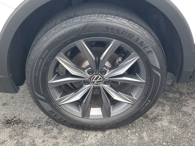 Certified 2023 Volkswagen Tiguan SE image 5