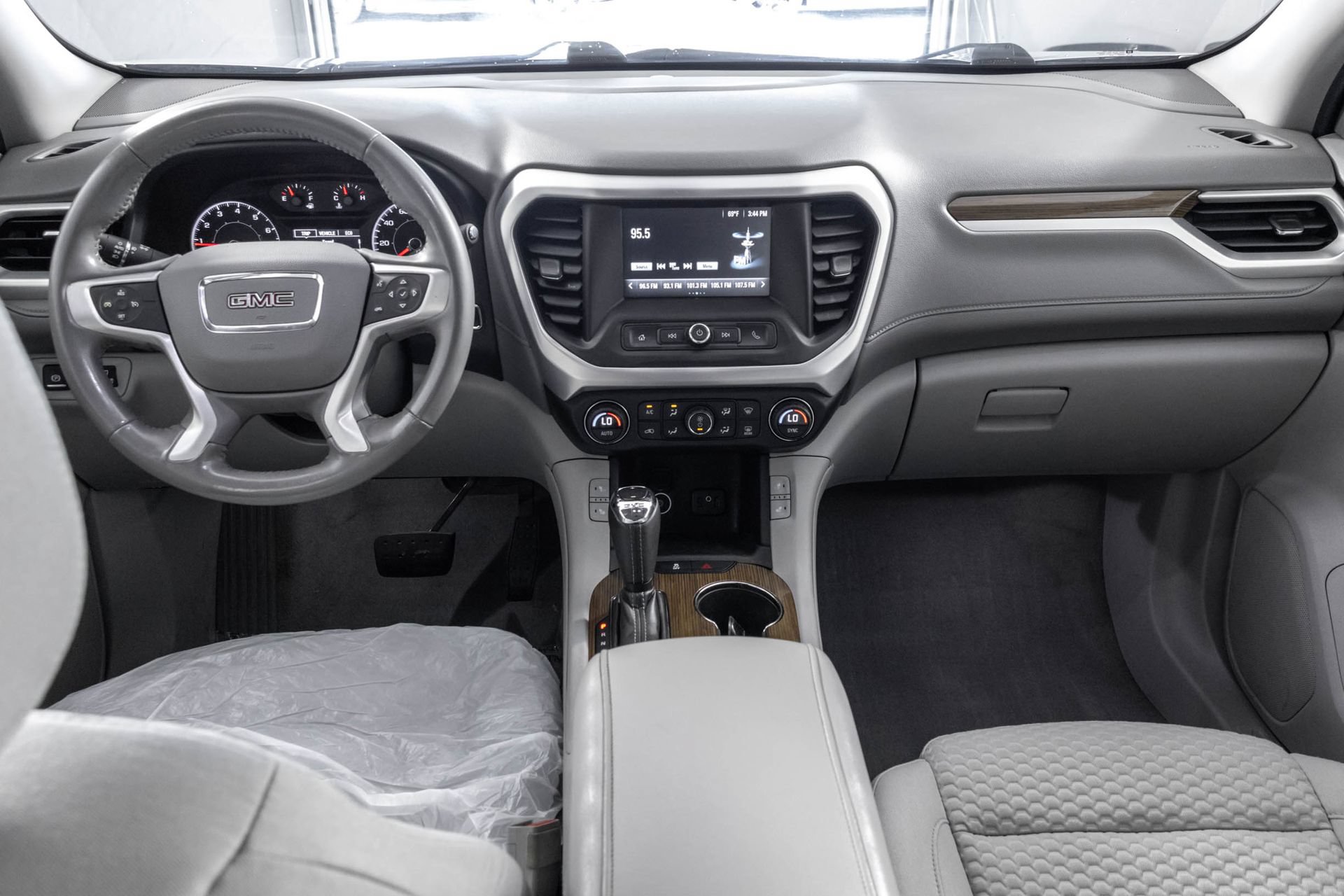 Used 2018 GMC Acadia SLE FWD image 23