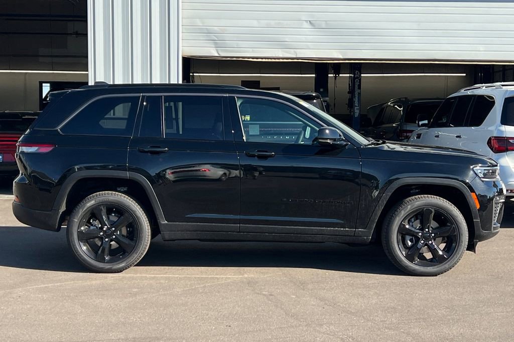 New 2026 Jeep Grand Cherokee Limited w/ Limited Altitude Package image 3