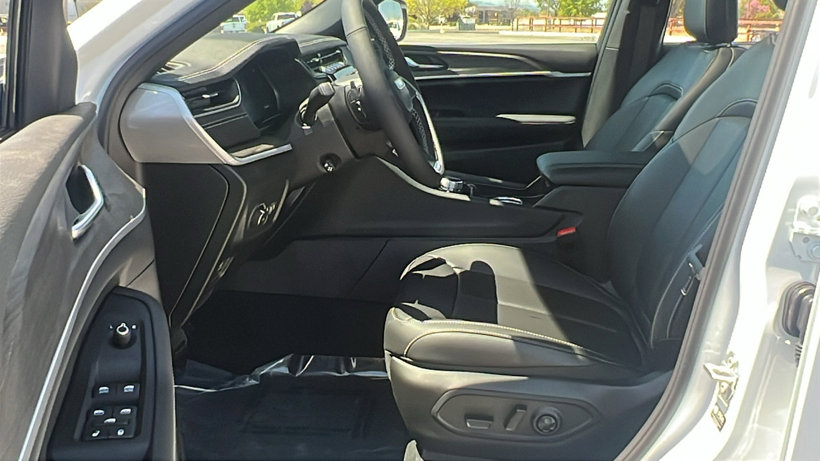 New 2025 Jeep Grand Cherokee L Limited w/ Luxury Tech Group II image 15