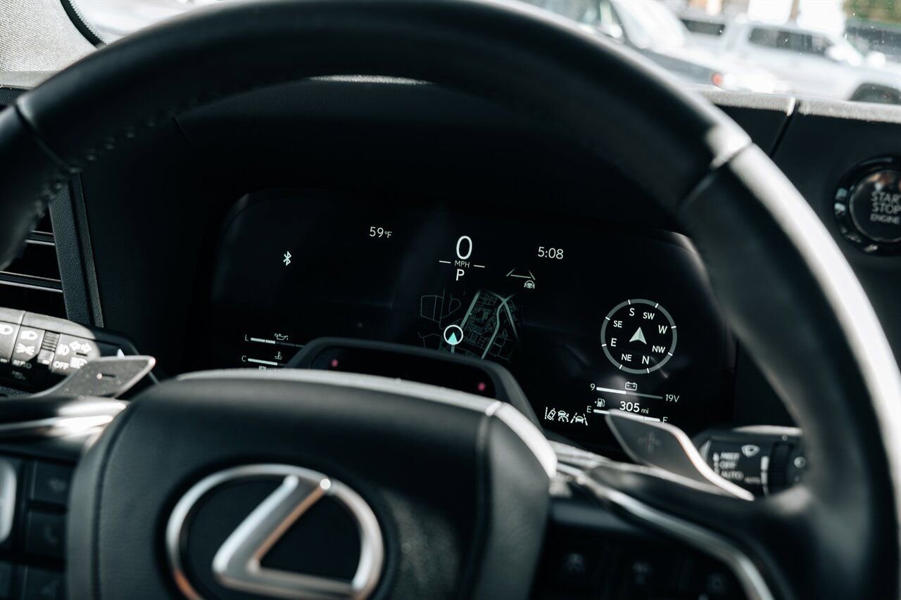 Used 2024 Lexus GX 550 w/ Cold Area Package AWD/4WD image 31