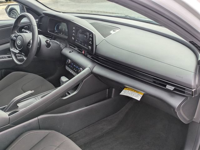 Used 2025 Hyundai Elantra Sport image 31