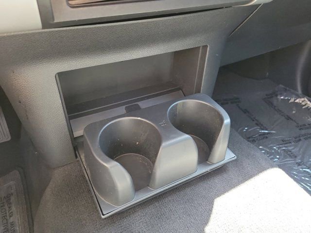 Used 2018 Nissan Titan SV image 29