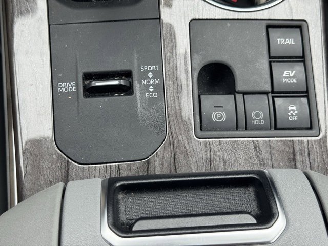 Used 2023 Toyota Highlander Limited image 32