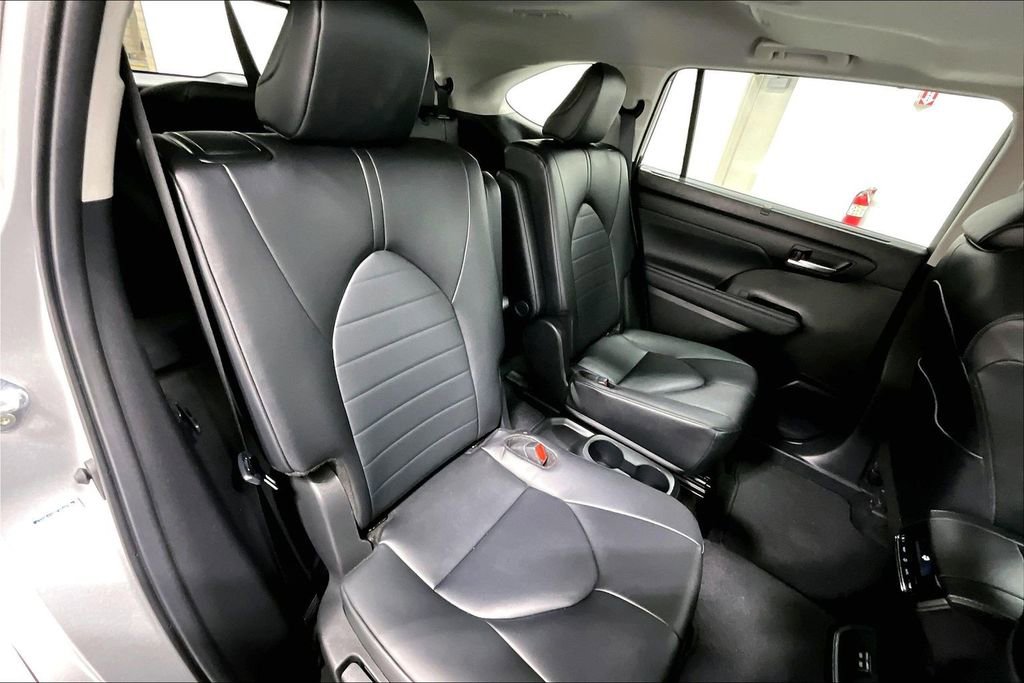 Used 2024 Toyota Highlander XLE image 36