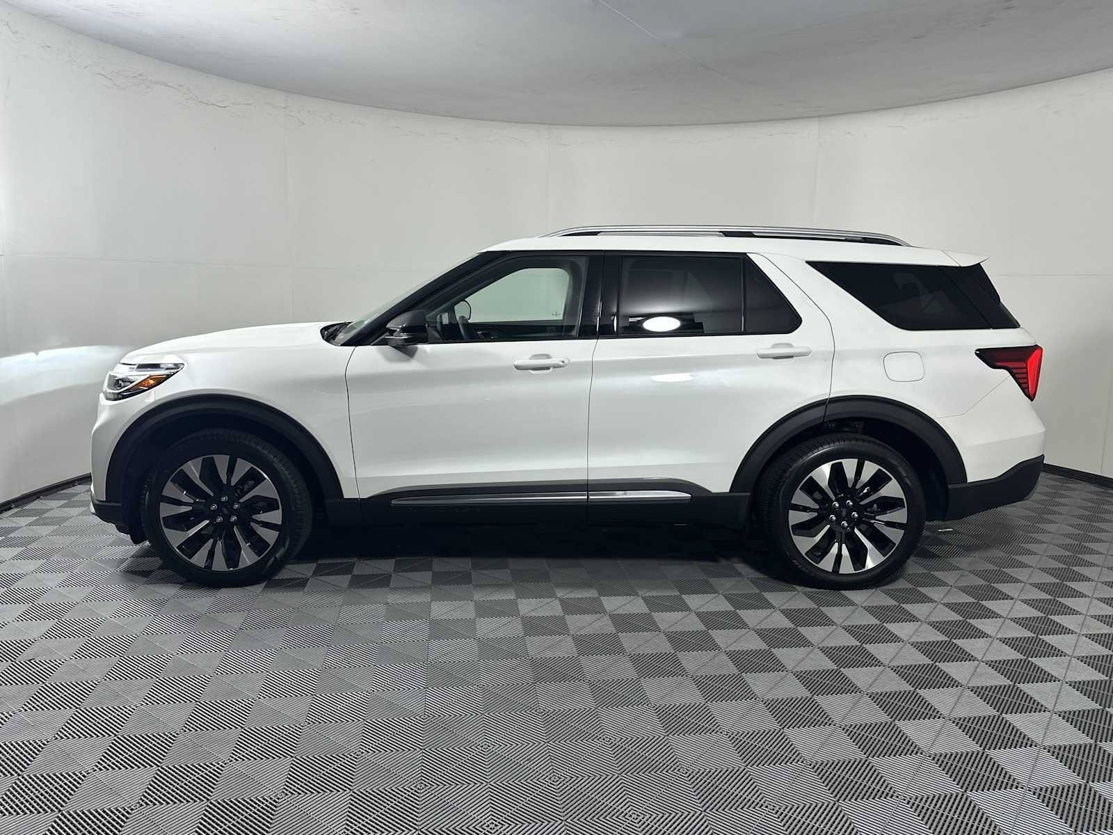 New 2026 Ford Explorer Platinum w/ LUX Leather Package AWD/4WD image 4