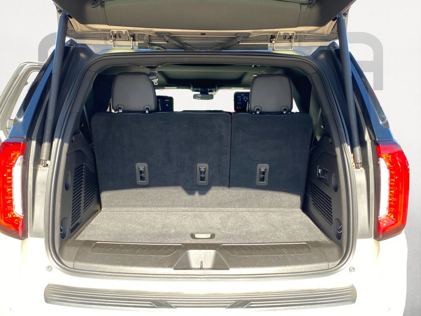 Used 2021 GMC Yukon SLT w/ SLT Luxury Plus Package image 12
