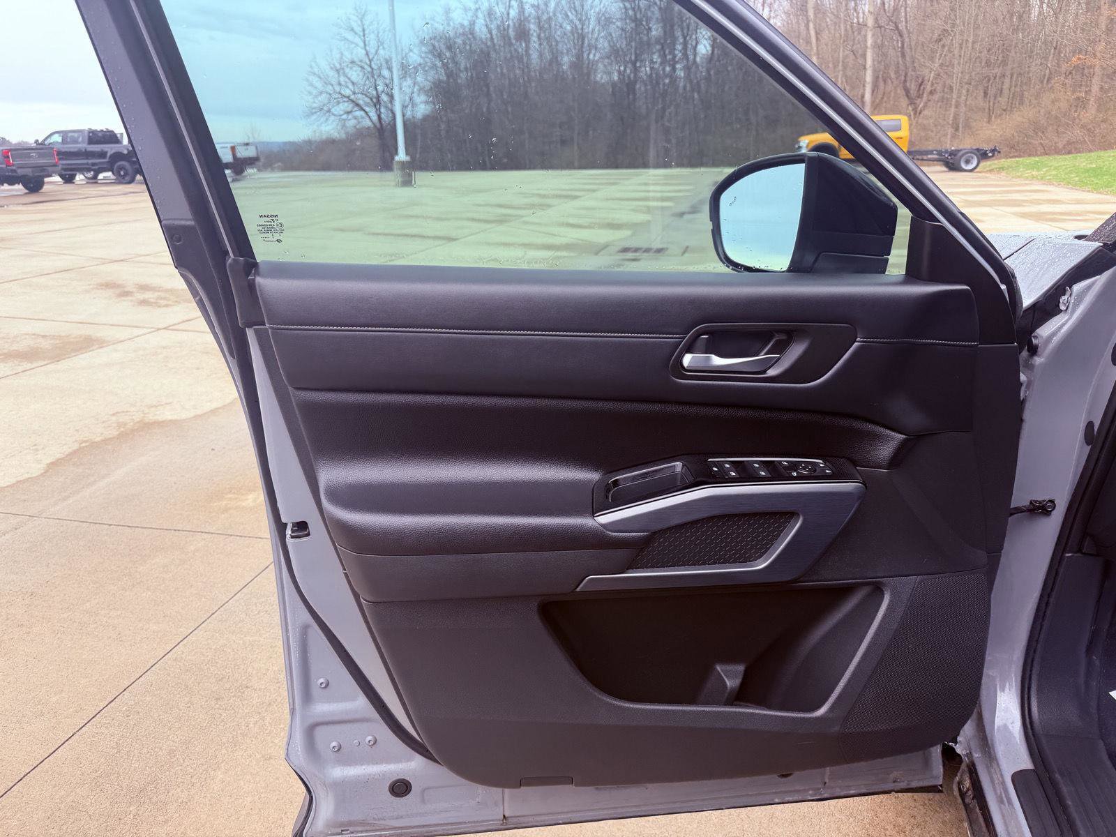 Used 2024 Nissan Pathfinder SL image 12