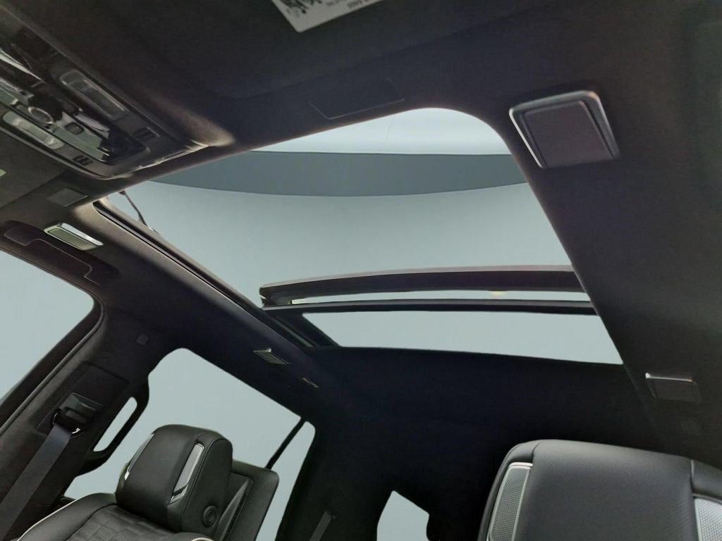 Certified 2026 Cadillac Escalade Platinum Sport w/ LPO, ONYX Package AWD/4WD image 19