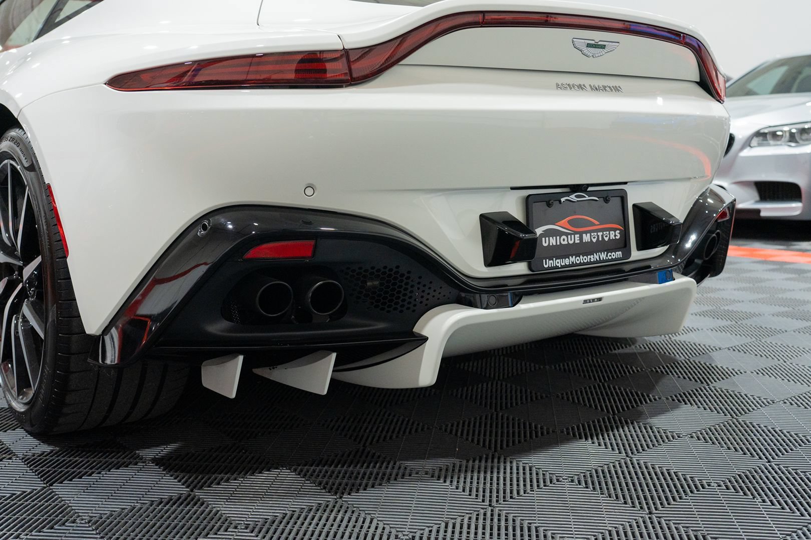 Used 2019 Aston Martin V8 Vantage Coupe RWD image 8