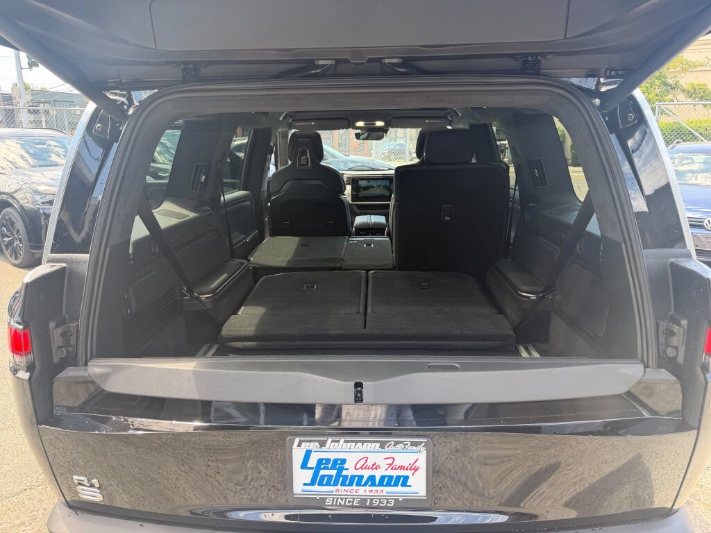 Used 2024 Rivian R1S Adventure AWD/4WD image 8