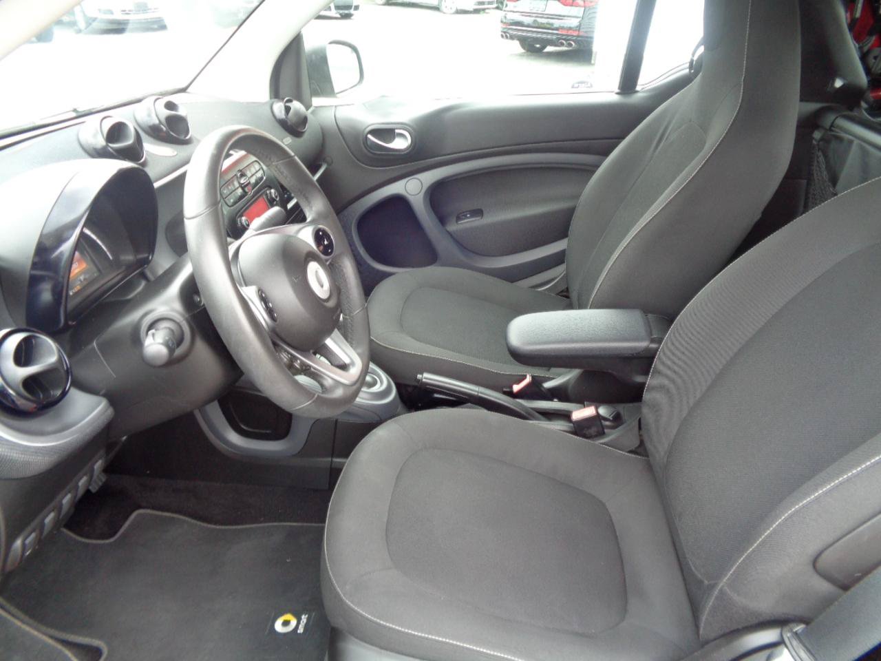Used 2017 smart fortwo passion RWD image 23