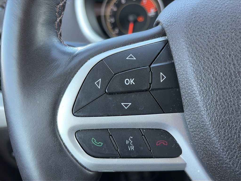 Used 2017 Jeep Cherokee Overland w/ Technology Group FWD image 22