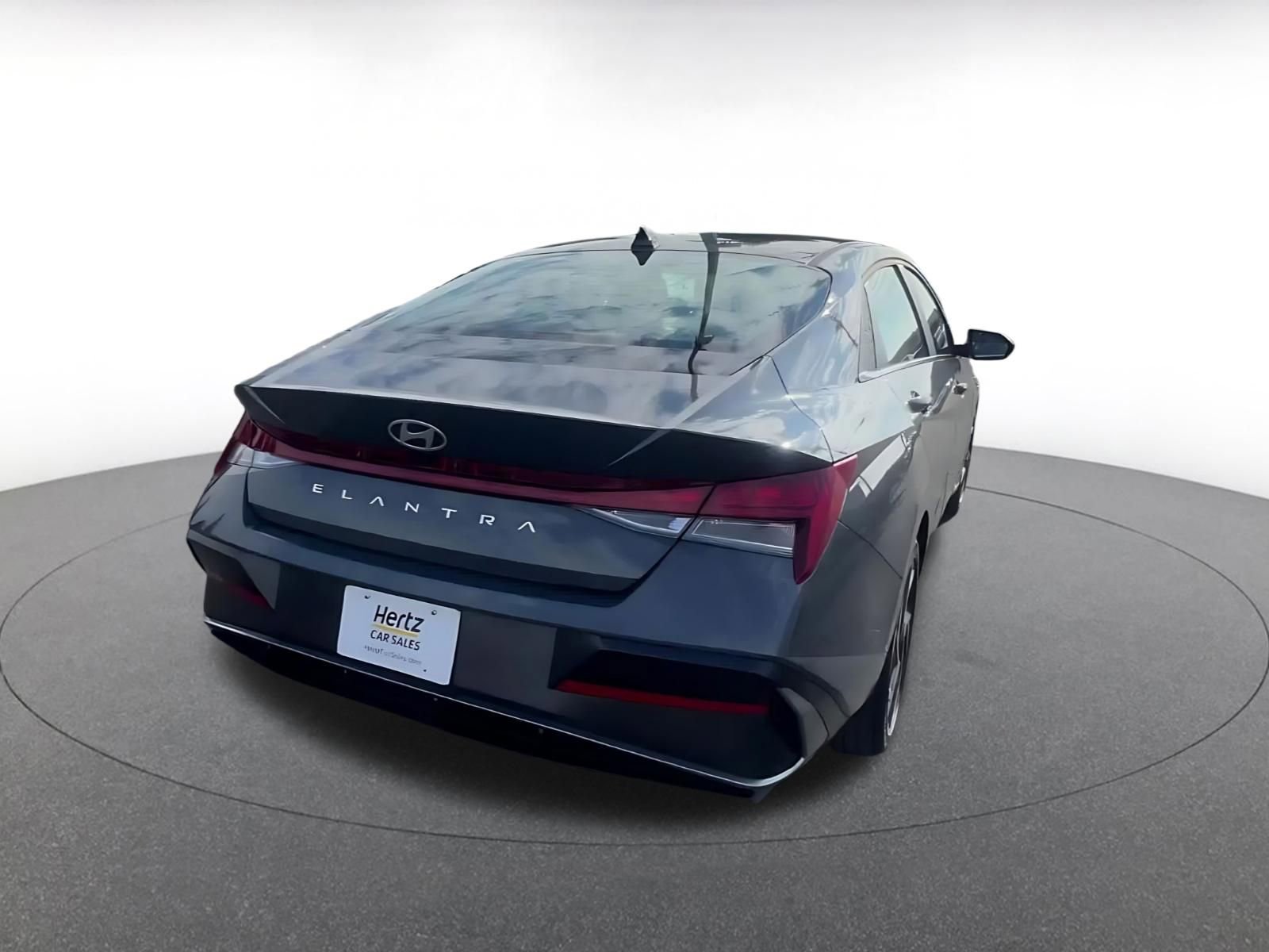 Used 2025 Hyundai Elantra SEL image 15